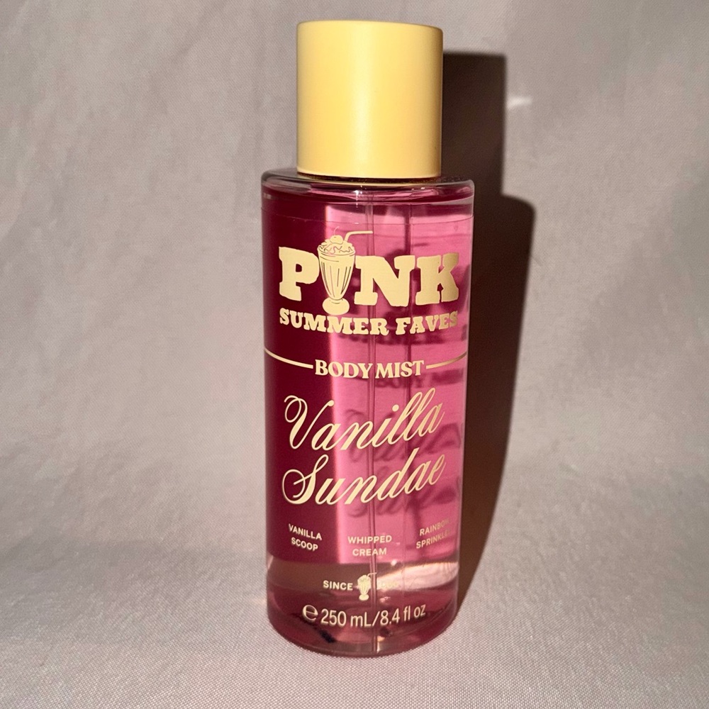 PINK Vanilla Sundae Body Mist